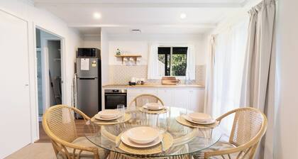 The Cottage- Pet Friendly with secure yard and close to beach and river!