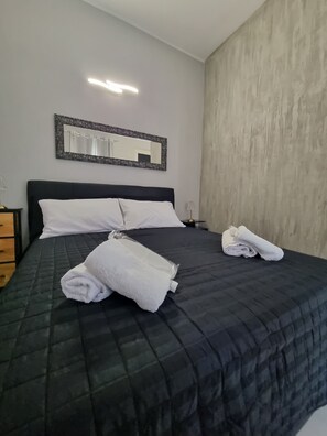 1 habitación, tabla de planchar con plancha, wifi gratis y ropa de cama 