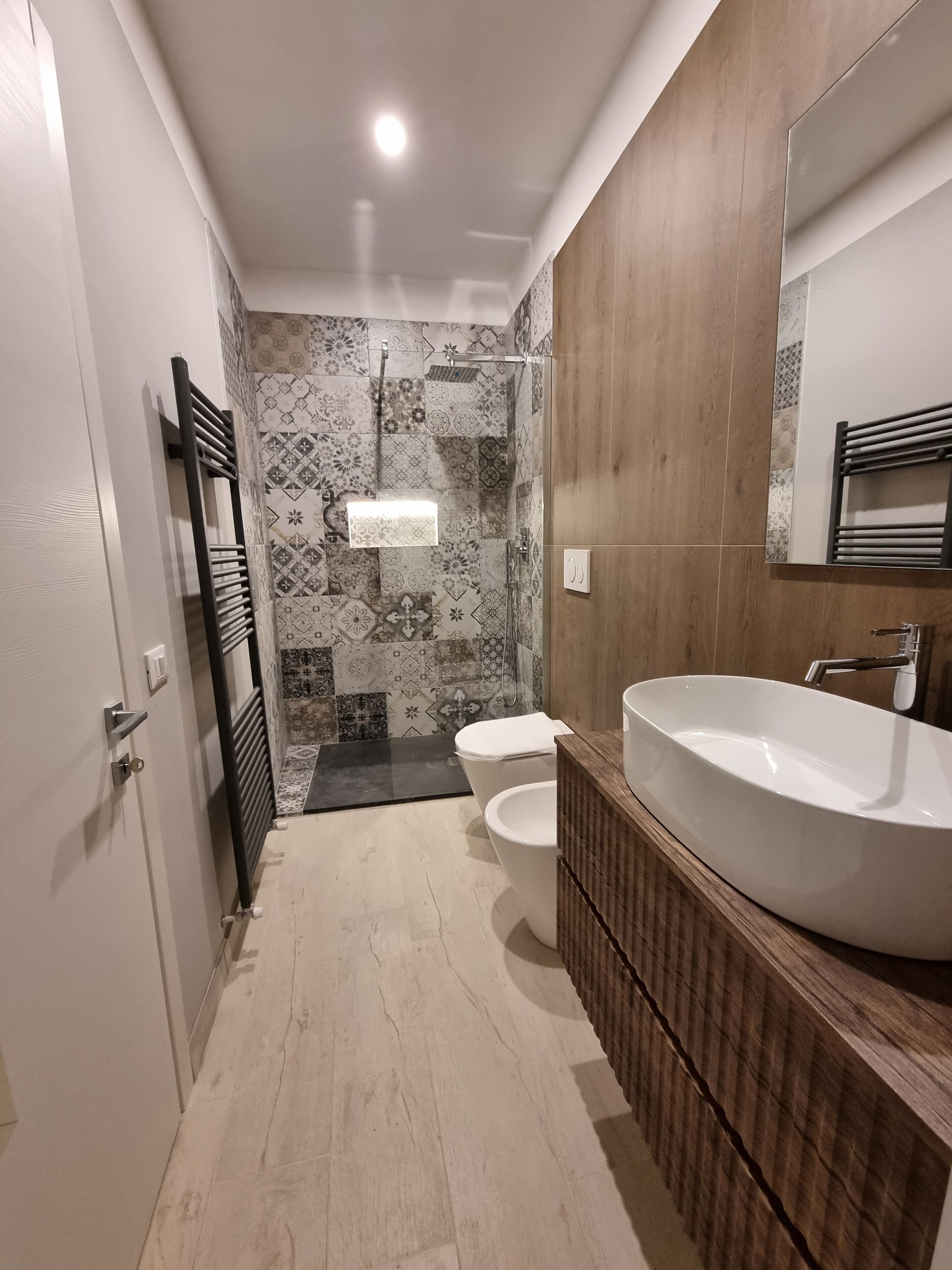 Een douche, gratis toiletartikelen, een haardroger, pantoffels
