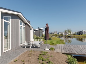 Exterior - Chalet in Zeeland With Sauna by the Water (Wemeldinge)