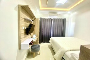 Deluxe Double Room | Free WiFi, bed sheets - Capital O 93973 Kanaya Homestay Syariah (Banguntapan)