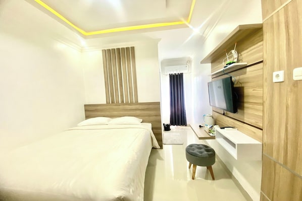 Deluxe Double Room | Free WiFi, bed sheets - Capital O 93973 Kanaya Homestay Syariah (Banguntapan)
