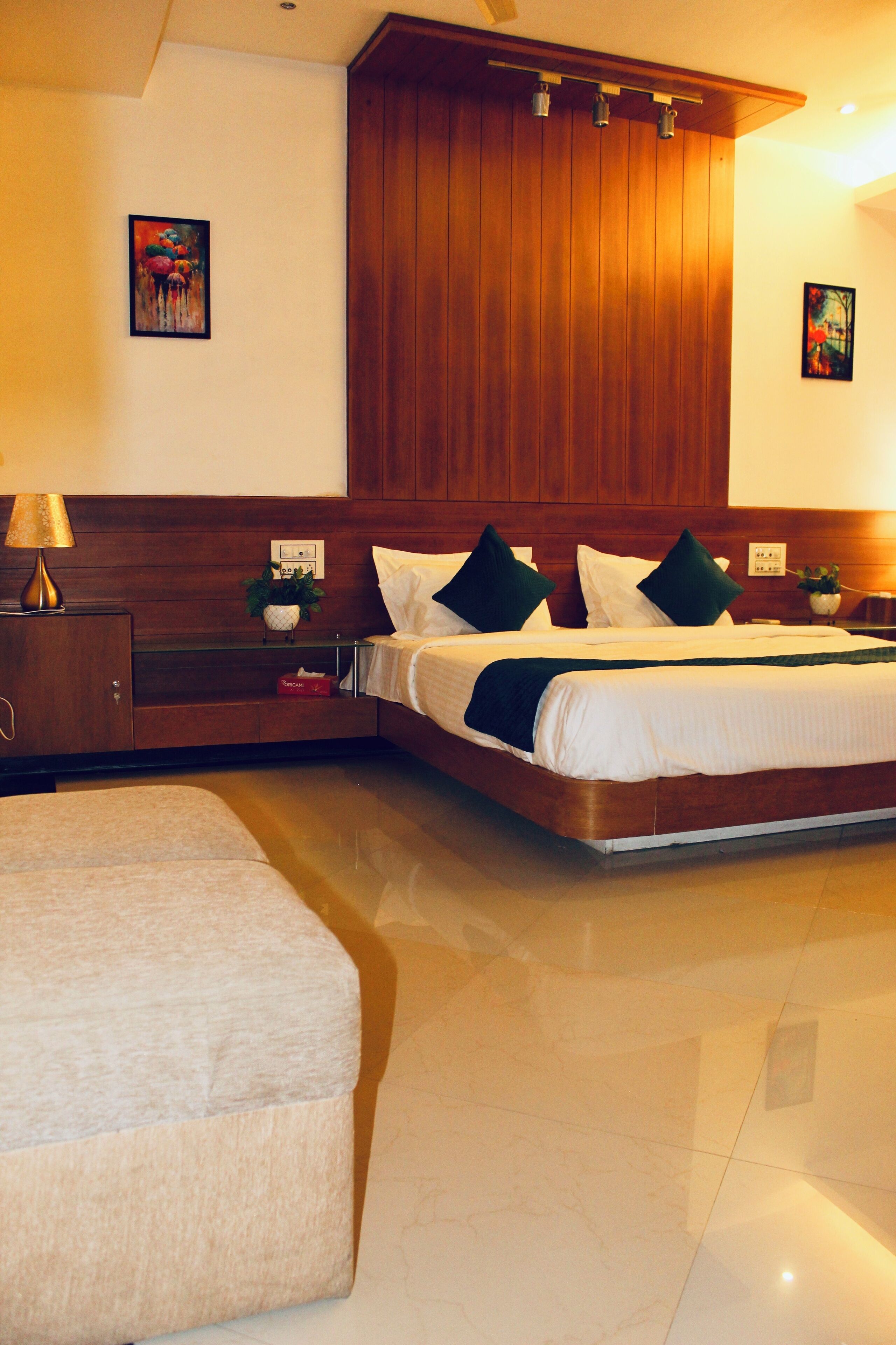 3 chambres, coffres-forts dans les chambres, bureau