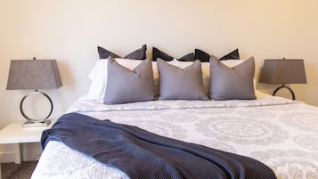 3 bedrooms, desk, iron/ironing board, travel cot