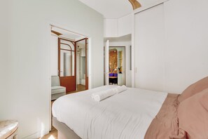 2 chambres, fer et planche à repasser, Wi-Fi, draps fournis