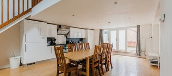 Platform Avenues 5 Bed House