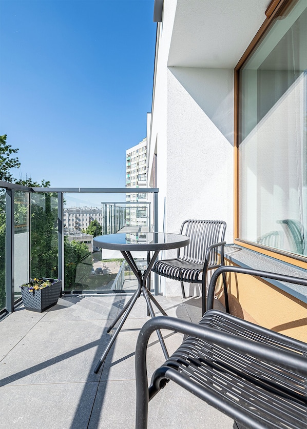 Apartamento clássico, sacada | Sacada