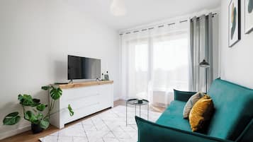 Căn hộ phong cách cổ điển, ban công | Phòng khách | TV màn hình phẳng