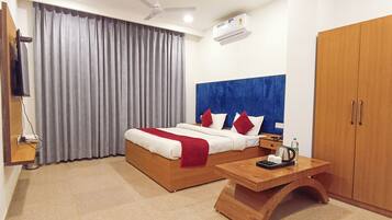 Luxury Room | Soundproofing, free WiFi, bed sheets