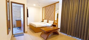 Deluxe Room | Soundproofing, free WiFi, bed sheets - Hotel Lake View -Near Sukhna Lake (Chandigarh)