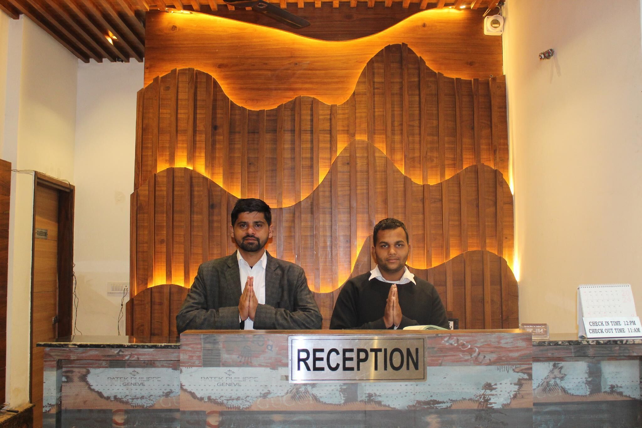 ฝ่ายต้อนรับ