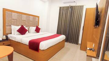 Deluxe Room | Soundproofing, free WiFi, bed sheets
