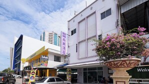 Front of property - OYO 90089 N H Inn  (Miri)