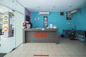 Reception - OYO 90089 N H Inn  (Miri)
