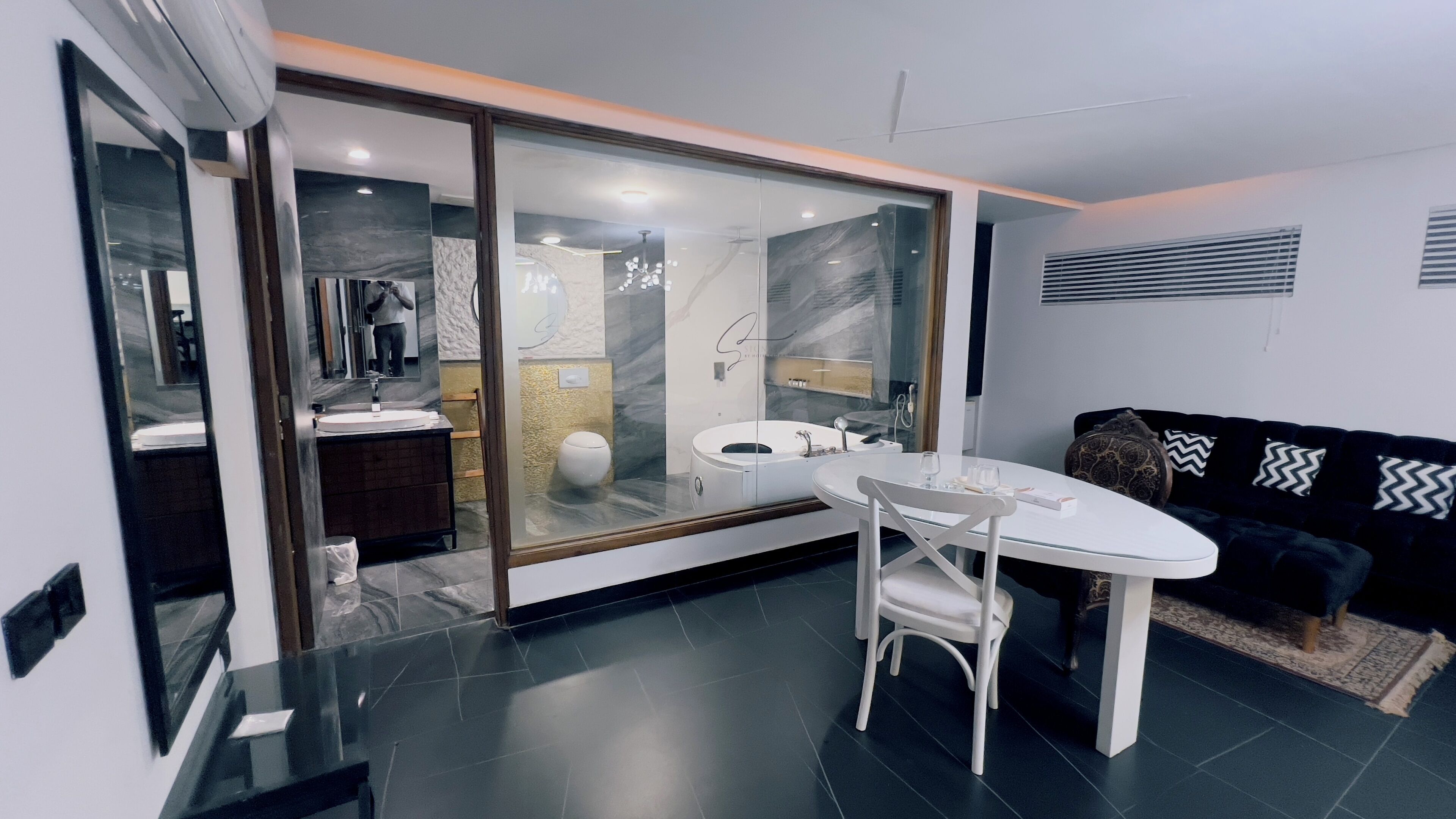 Signature Suite | Bilik Mandi | Selipar 