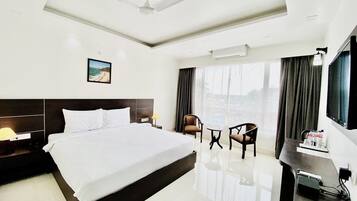 Executive King Room with Private Balcony | In-room safe, desk, laptop workspace, blackout curtains