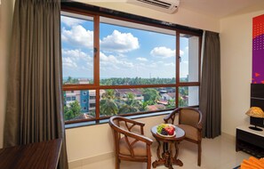 Caja de seguridad en la habitación y escritorio