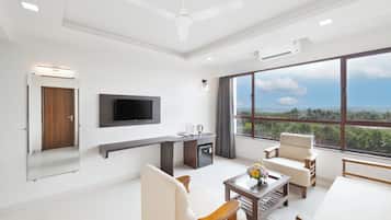 Suíte superluxo, vista para a cidade | 1 quarto, cofres nos quartos, escrivaninha