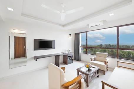 1 habitación, caja de seguridad en la habitación y escritorio