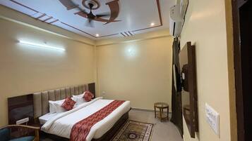 Deluxe Double Room | 1 bedroom, free WiFi