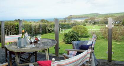Dolawel, Newport - Six Bedroom Cottage, Sleeps 10