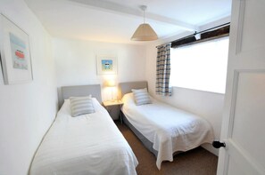 3 bedrooms, free WiFi, bed sheets - White Cottage, Newport (Newport)