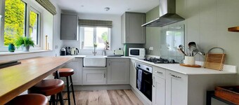 White Cottage, Newport