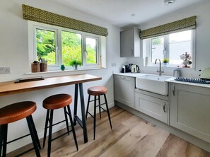 Mikrowelle, Ofen, Geschirrspüler, Toaster