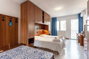 Double Room, Kitchen | 1 bedroom, desk, laptop workspace, blackout curtains