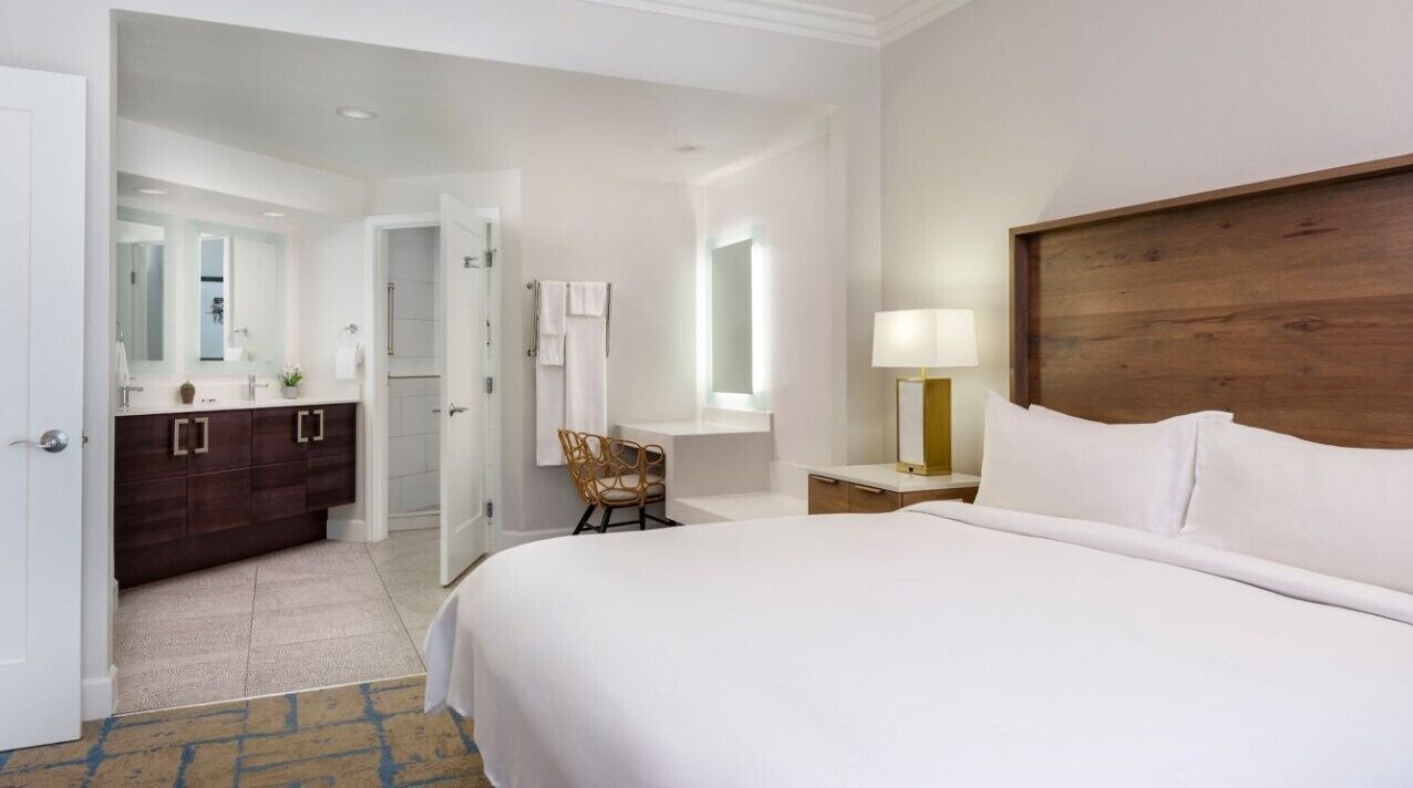 2 bedrooms, in-room safe, iron/ironing board, free WiFi