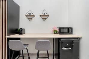 Apartamento, 1 quarto, cozinha | Opções para refeição no quarto