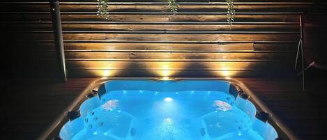 Bain à remous extérieur