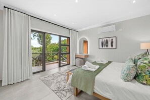 Villa « Premier », 4 chambres, piscine privée | 4 chambres, coffres-forts dans les chambres, fer et planche à repasser