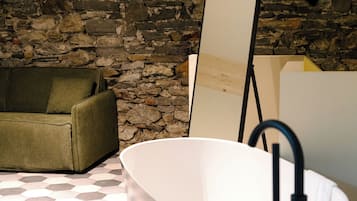 Suite | 1 bedroom, in-room safe, desk, free WiFi
