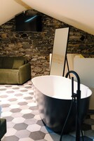 Suite | Caja fuerte, escritorio, wifi gratis y ropa de cama