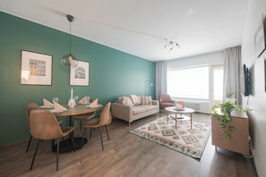 Apartamento standard | Área de estar | TV 32 polegadas com canais a cabo