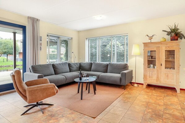 Smart TV, DVD player - Holiday Home Near Groningen City (Midlaren)