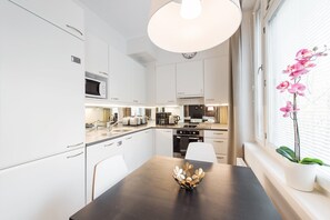 Standard Studio | Private kitchen | Fridge, microwave, oven, stovetop - Forenom Apts Espoo Leppävaara (Espoo)