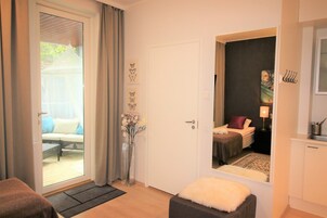 Basic Studio | Bathroom | Hair dryer, towels