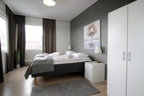 Superior Apartment | Iron/ironing board, free WiFi, bed sheets