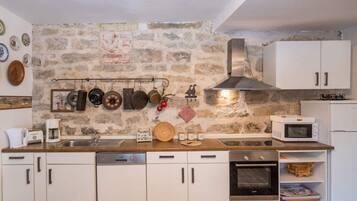 Apartment | Eigene Küche | Ofen, Wasserkocher, Toaster, Hochstuhl