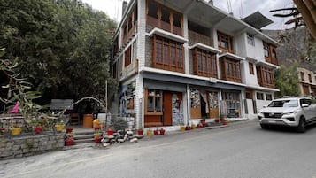 واجهة المنشأة