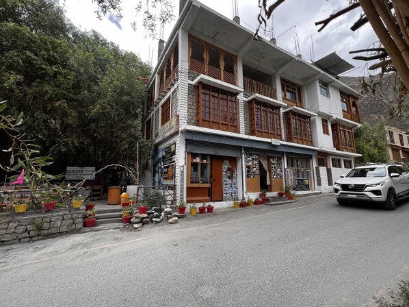 Front of property - Turtuk Ashoor Guest House (Leh)