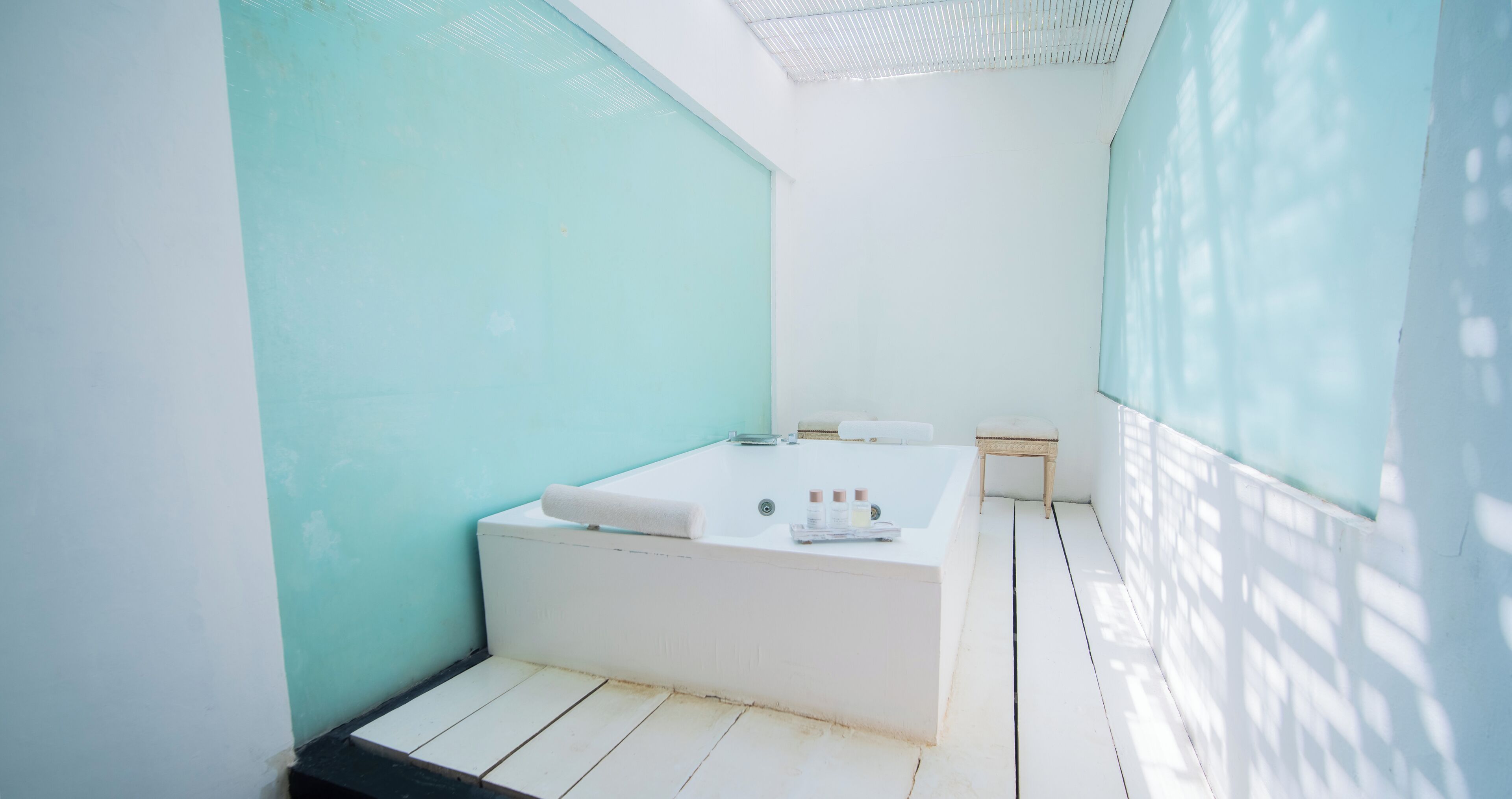 Suite Luxe, vue piscine | Salle de bain