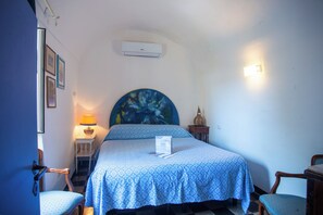Family Apartment, 1 Bedroom (La Finestra Sul Giardino) | 1 bedroom, free WiFi, bed sheets