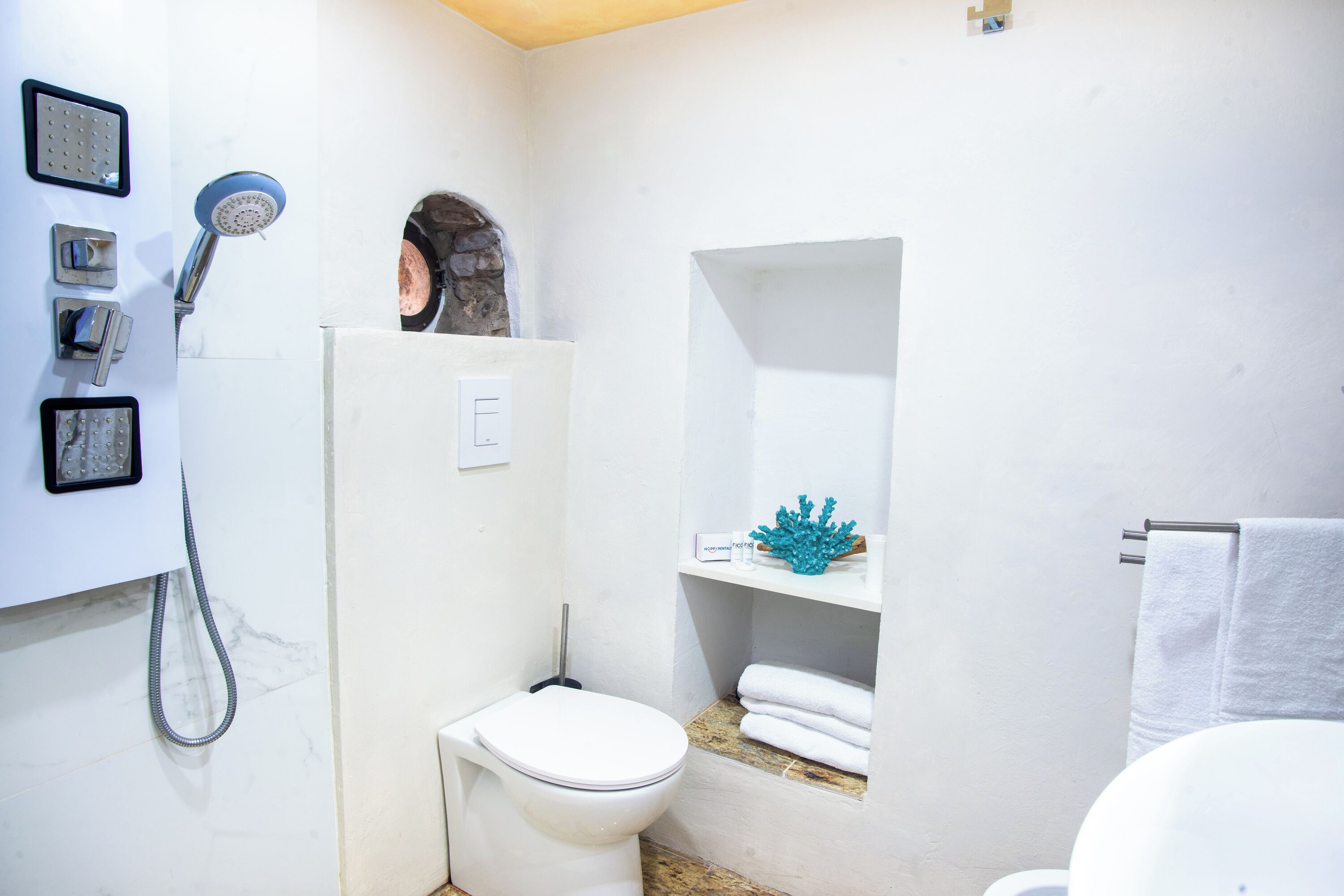 Apartament familiar, diversos dormitoris (New Flat Sanremo Centro Casino Beach) | Bany | Dutxa, assecador de cabells, bidet i tovalloles 