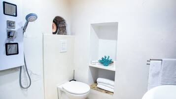 Family Apartment, Multiple Bedrooms (New Flat Sanremo Centro Casino Beach) | Bathroom | Shower, hair dryer, bidet, towels