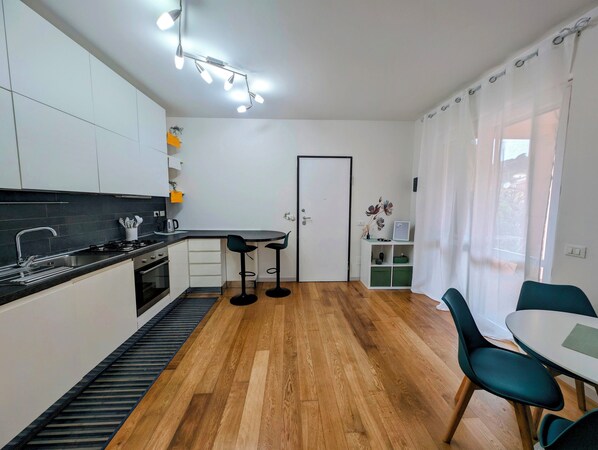 Kühlschrank, Ofen, Herdplatte, Geschirrspüler