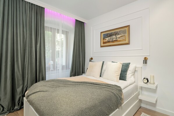 Studio, Balcony | Living area | 50-inch Smart TV with digital channels
