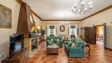 Smart-tv en een open haard